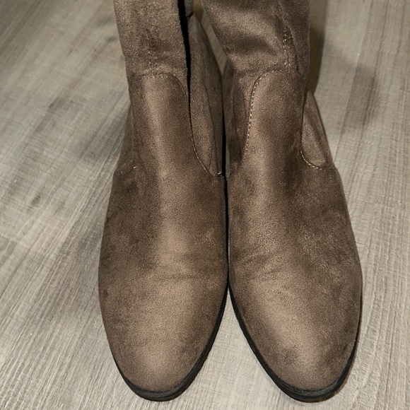 Guess thigh high flat boots - Picture 3 of 5